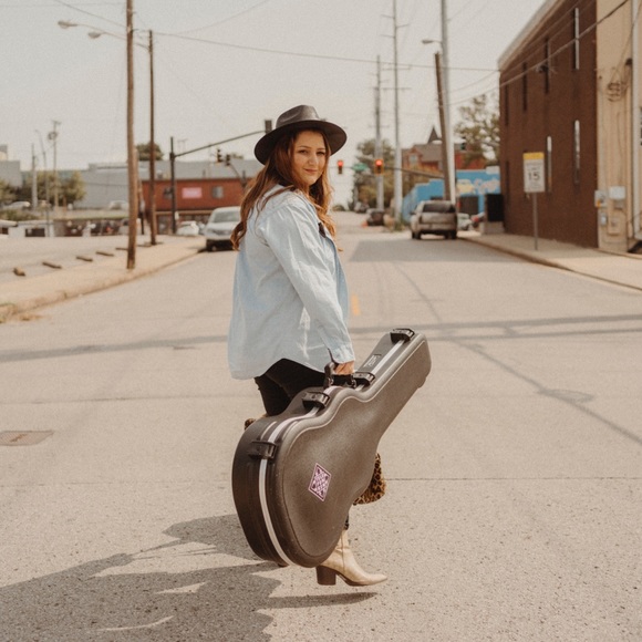 Meet your Posher, Jamie - Picture 2 of 6